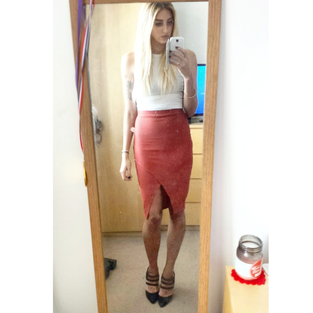 Manchester based fashion and lifestyle blogger. Restaurant review - san carlo fumo. Italian food, pizza, bruschetta, calamari, bolognese, tuna, affogato, tapas. Missguided, ootd, wiwt, fbblogger, bblogger, miss selfridge, new look. Midi skirt, crop top, heels.