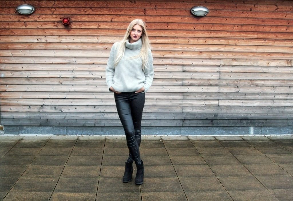 Laura Kate Lucas Blog. Lifestyle, fashion and beauty blogger based in Manchester, UK. Lookbook featuring Tiger Mist Rise of Dawn - you like me too much roll neck sweater jumper, primark black coated jeans, primark black heeled boots. Bblogger, fbblogger, photoshoot.