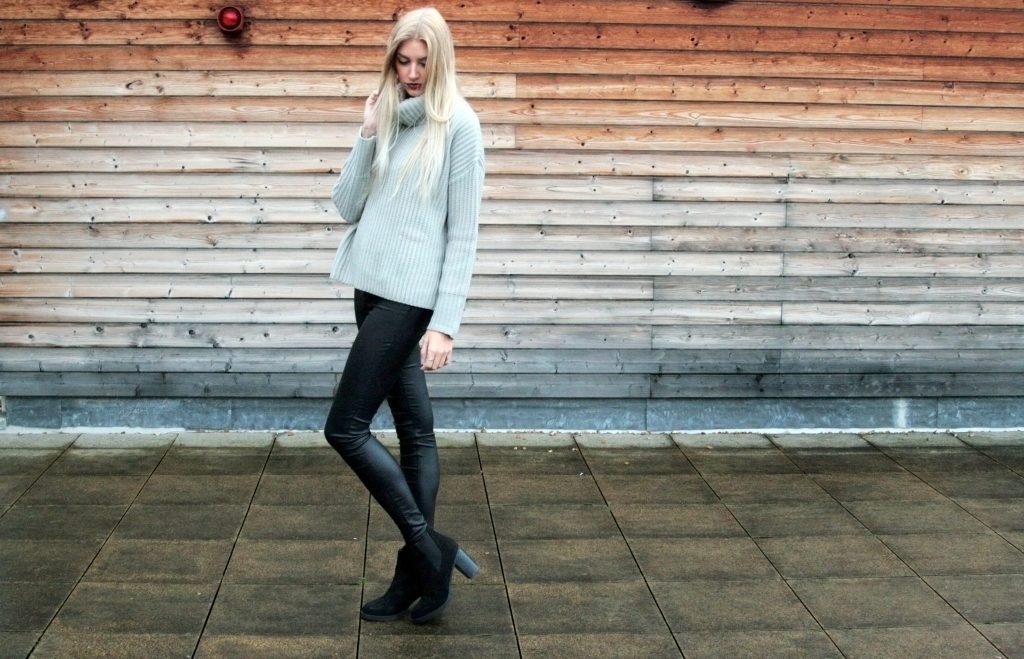 Laura Kate Lucas Blog. Lifestyle, fashion and beauty blogger based in Manchester, UK. Lookbook featuring Tiger Mist Rise of Dawn - you like me too much roll neck sweater jumper, primark black coated jeans, primark black heeled boots. Bblogger, fbblogger, photoshoot.