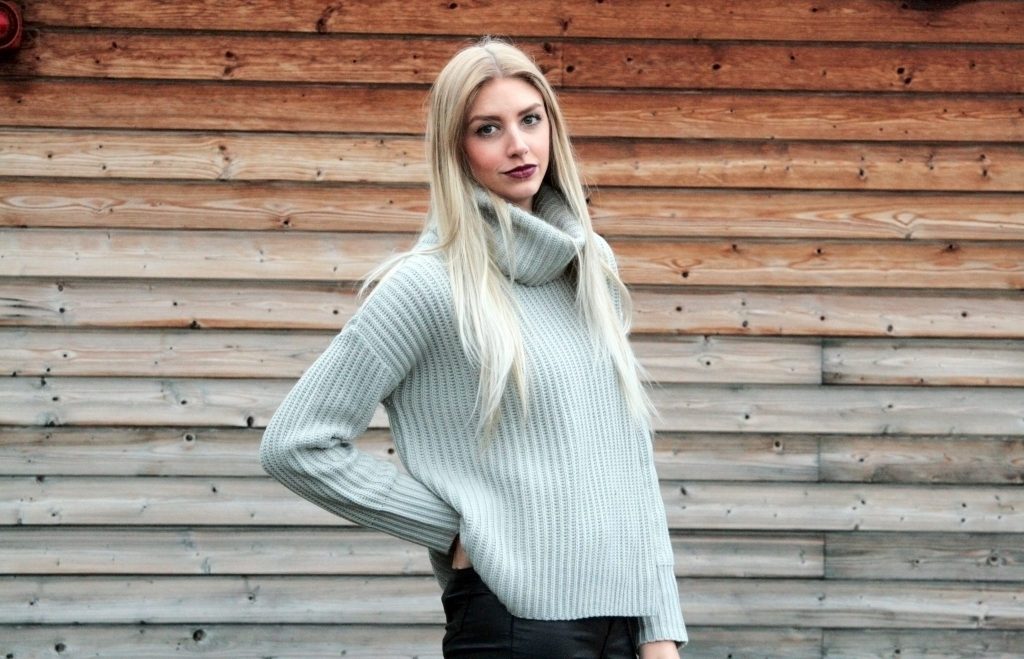 Laura Kate Lucas Blog. Lifestyle, fashion and beauty blogger based in Manchester, UK. Lookbook featuring Tiger Mist Rise of Dawn - you like me too much roll neck sweater jumper, primark black coated jeans, primark black heeled boots. Bblogger, fbblogger, photoshoot.