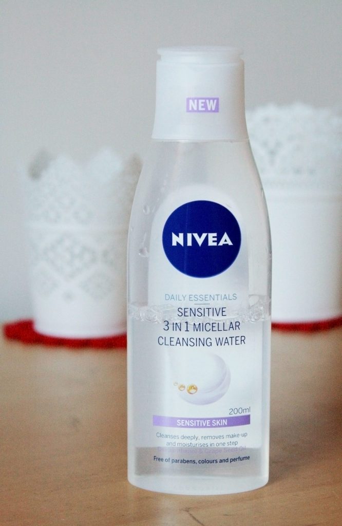 Laura Kate Blog and Glossier inspiration. Natural makeup - nivea micellar water review