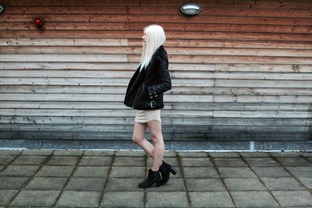 Laura Kate Lucas - Manchester based fashion and lifestyle blog. Missguided nude dress and aviator jacket outfit.