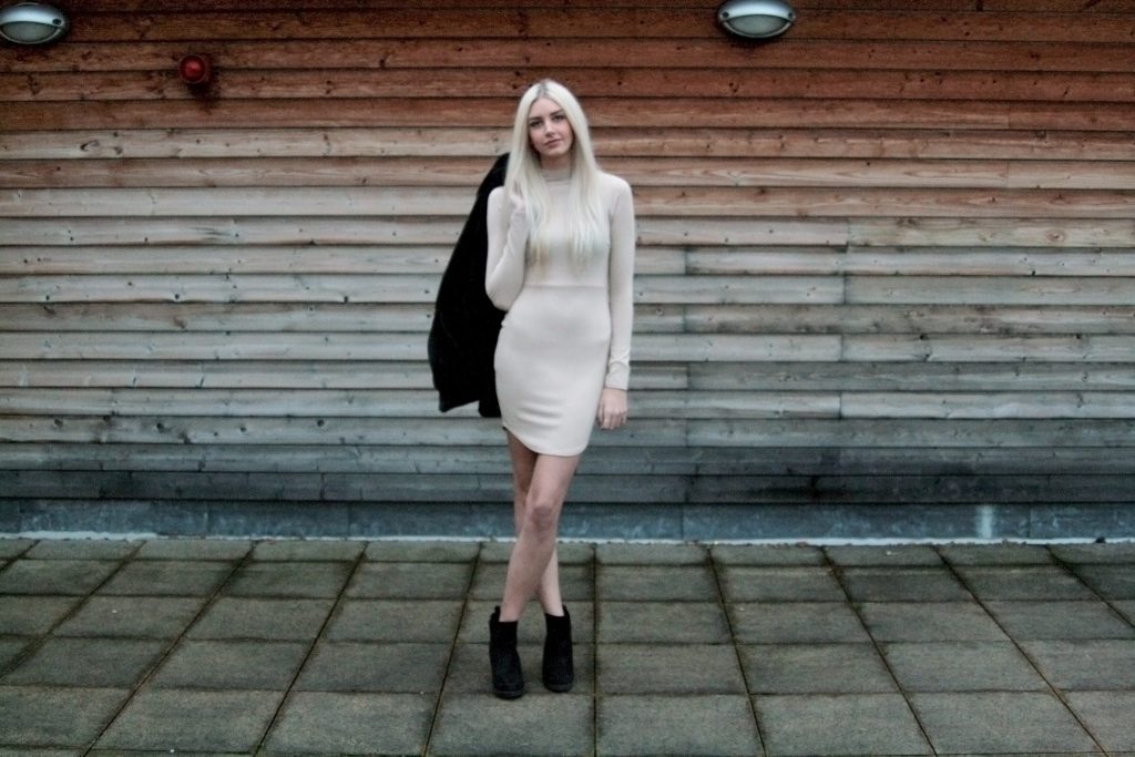 Laura Kate Lucas - Manchester based fashion and lifestyle blog. Missguided nude dress and aviator jacket outfit.