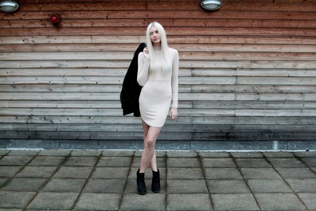 Laura Kate Lucas - Manchester based fashion and lifestyle blog. Missguided nude dress and aviator jacket outfit.