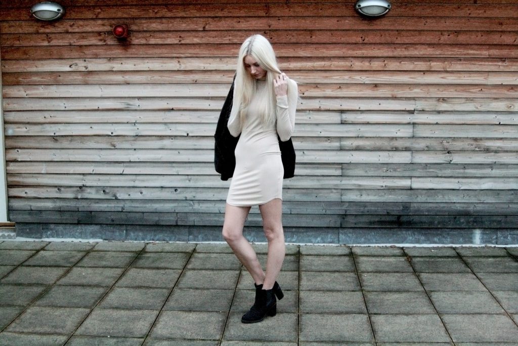 Laura Kate Lucas - Manchester based fashion and lifestyle blog. Missguided nude dress and aviator jacket outfit.