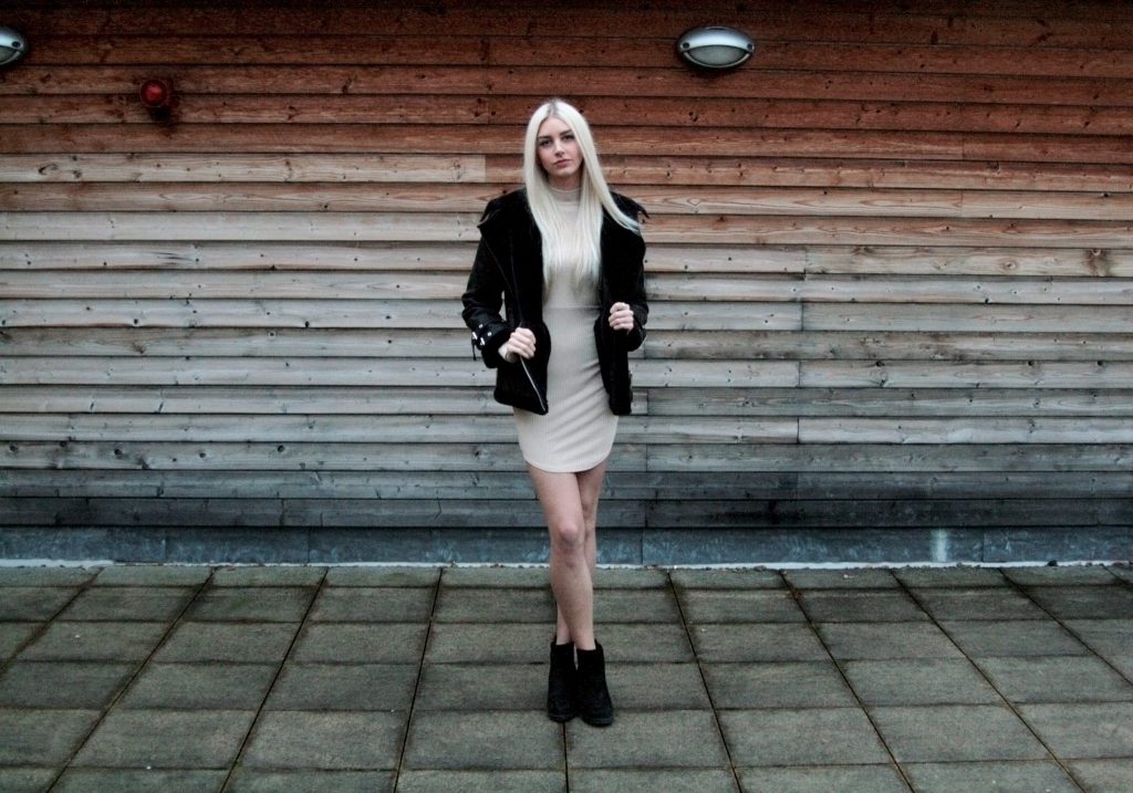 Laura Kate Lucas - Manchester based fashion and lifestyle blog. Missguided nude dress and aviator jacket outfit.