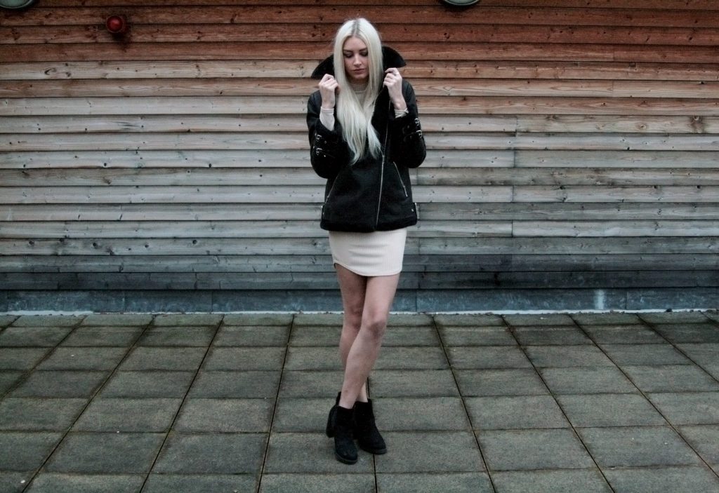 Laura Kate Lucas - Manchester based fashion and lifestyle blog. Missguided nude dress and aviator jacket outfit.