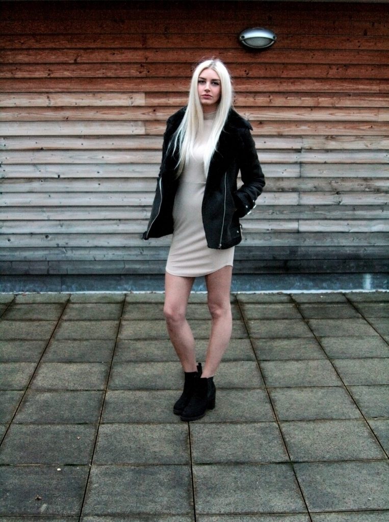 Laura Kate Lucas - Manchester based fashion and lifestyle blog. Missguided nude dress and aviator jacket outfit.