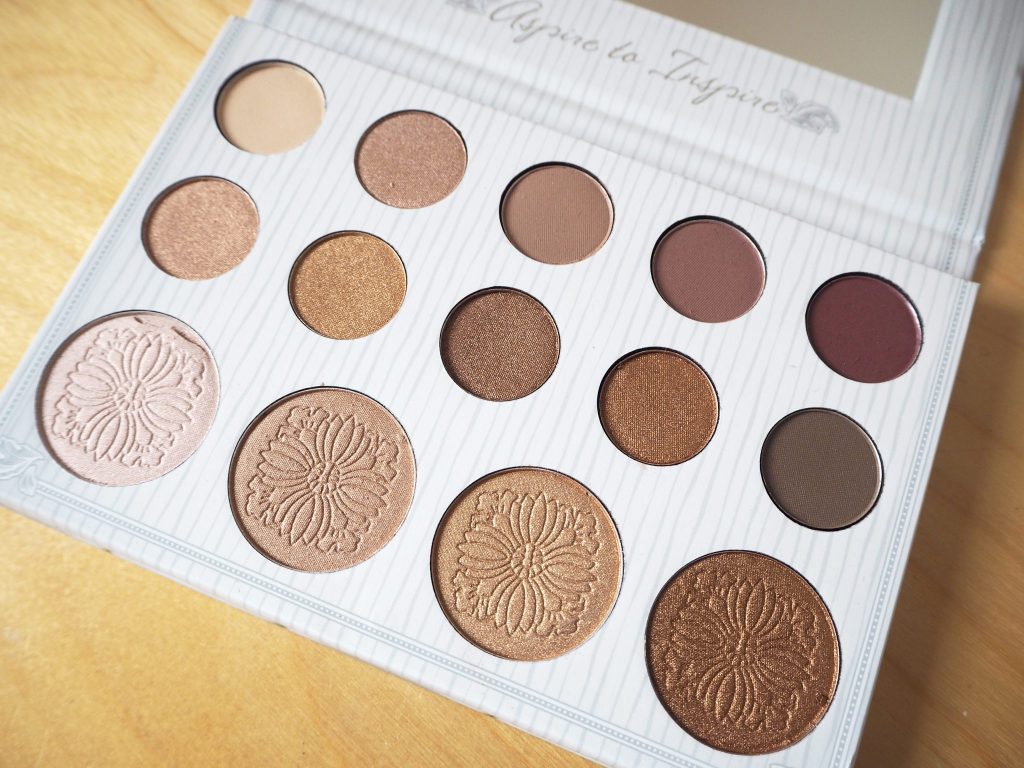 Carli Bybel Hightlight and Eyeshadow Palette