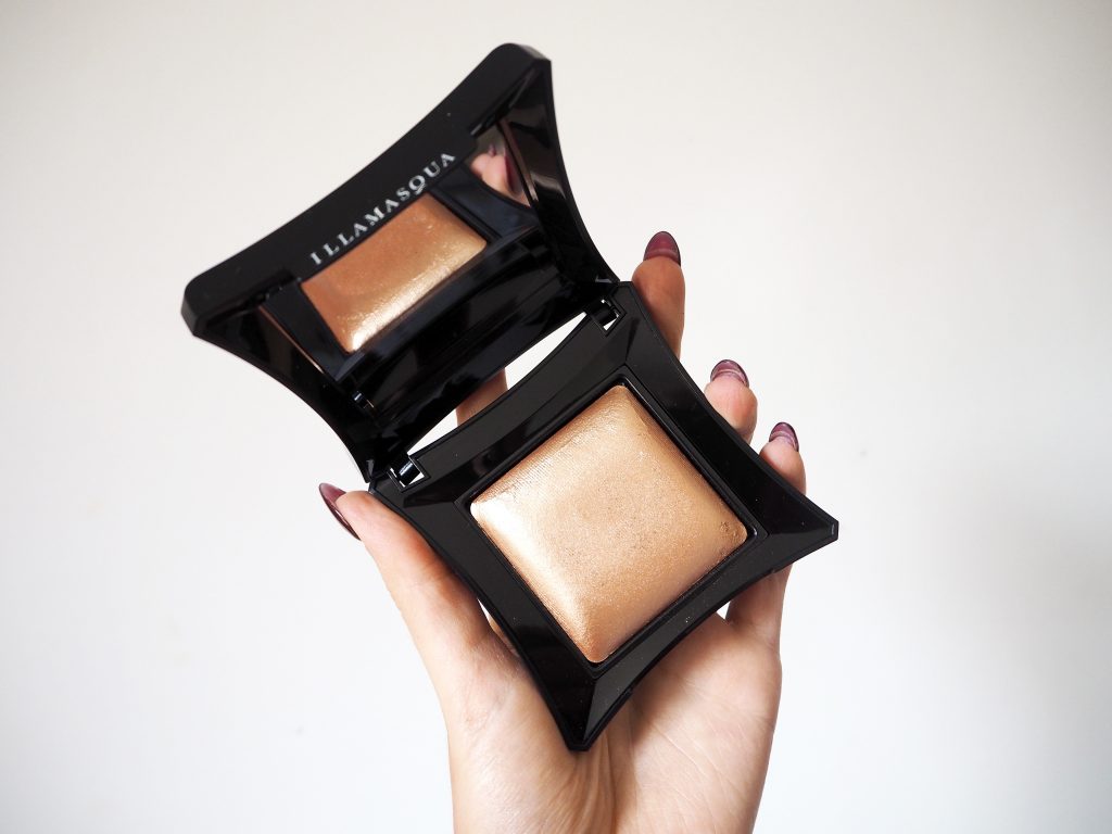 Illamasqua Beyond Powder - Makeup Highlighter Product Review