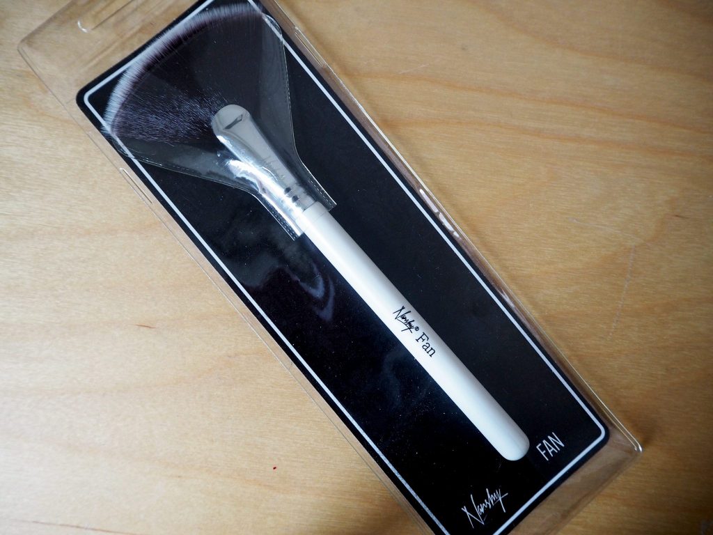 Nanshy fan brush - highlighter makeup brush product review