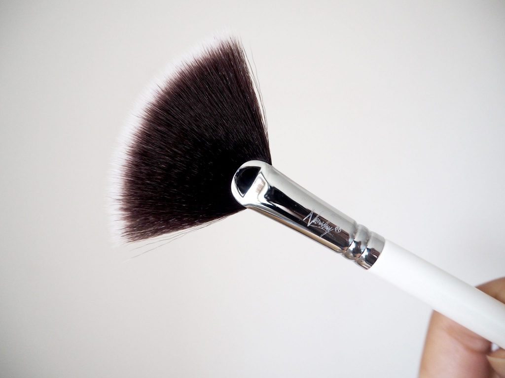 Nanshy fan brush - highlighter makeup brush product review
