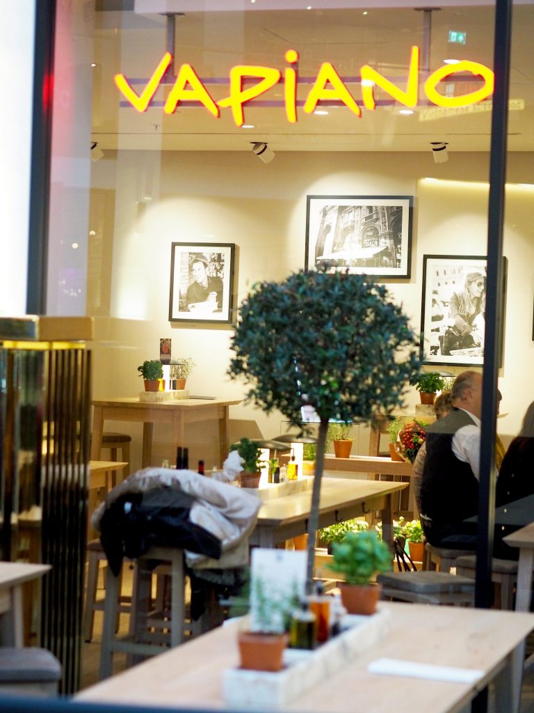 Laura Kate Lucas - Manchester based lifestyle and fashion blogger | Vapiano Vegan Menu Restaurant and Food Review
