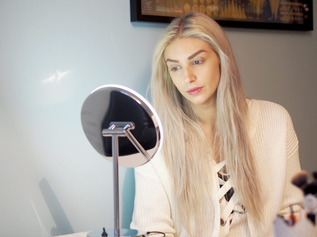 Laura Kate Lucas - Manchester based Fashion, Beauty and Lifestyle blogger. Makeup Tutorial and Pebble Grey Mirror Review