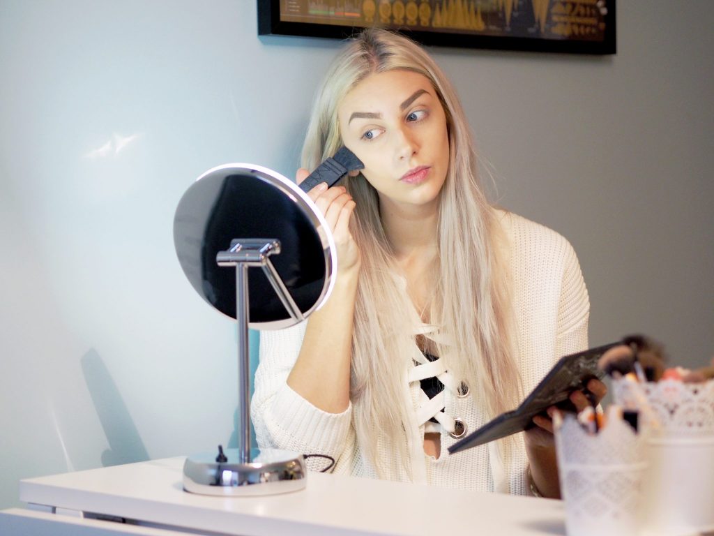 Laura Kate Lucas - Manchester based Fashion, Beauty and Lifestyle blogger. Makeup Tutorial and Pebble Grey Mirror Review