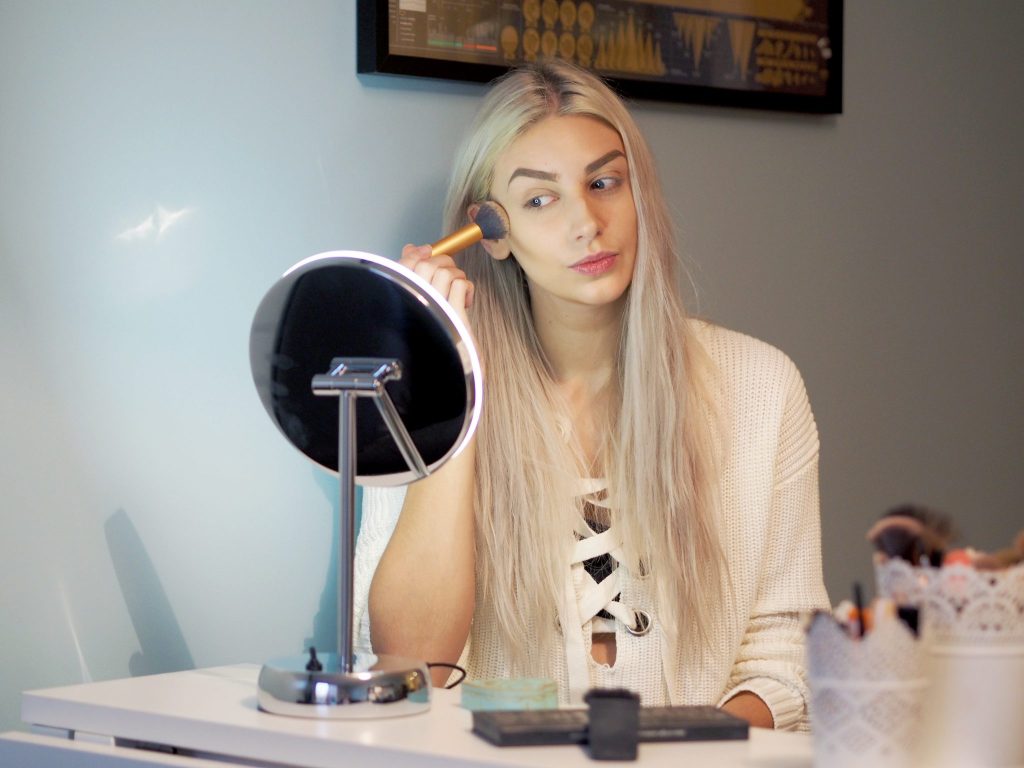 Laura Kate Lucas - Manchester based Fashion, Beauty and Lifestyle blogger. Makeup Tutorial and Pebble Grey Mirror Review