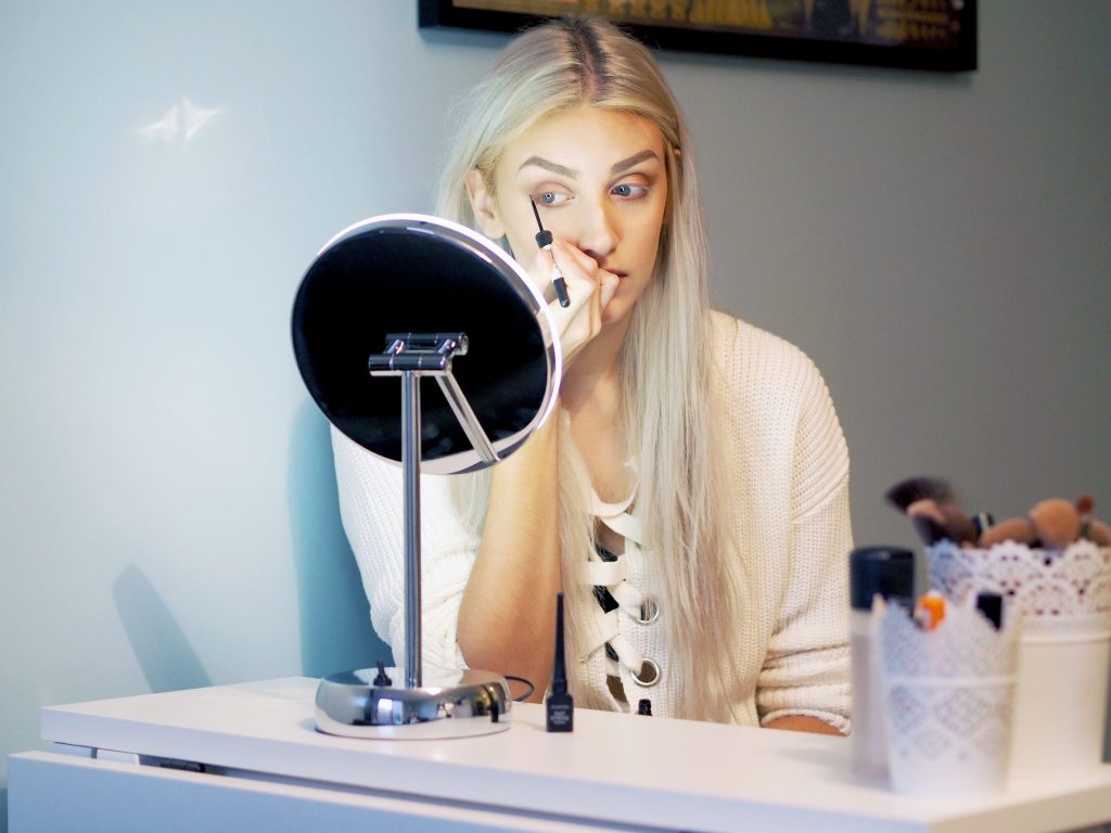 Laura Kate Lucas - Manchester based Fashion, Beauty and Lifestyle blogger. Makeup Tutorial and Pebble Grey Mirror Review