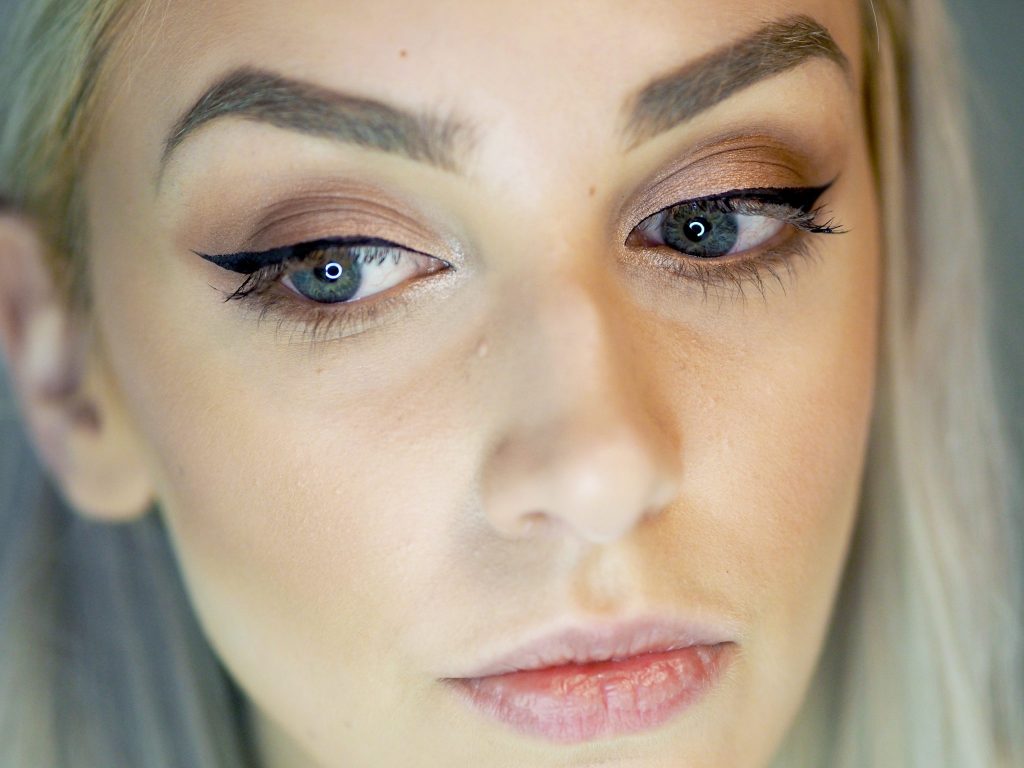 Laura Kate Lucas - Manchester based Fashion, Beauty and Lifestyle blogger. Makeup Tutorial and Pebble Grey Mirror Review