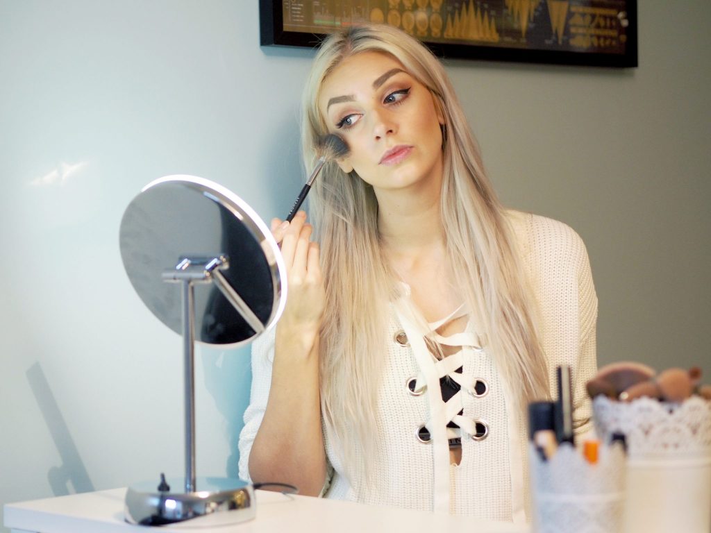 Laura Kate Lucas - Manchester based Fashion, Beauty and Lifestyle blogger. Makeup Tutorial and Pebble Grey Mirror Review