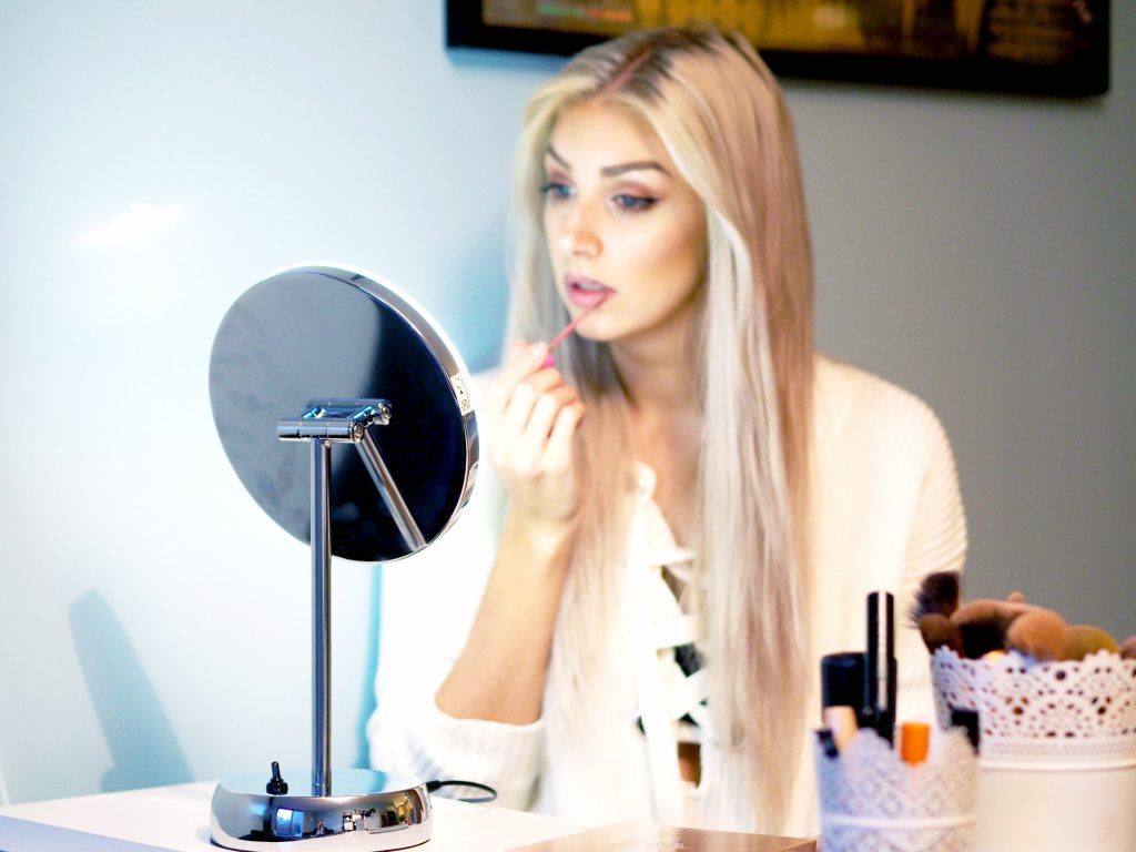 Laura Kate Lucas - Manchester based Fashion, Beauty and Lifestyle blogger. Makeup Tutorial and Pebble Grey Mirror Review