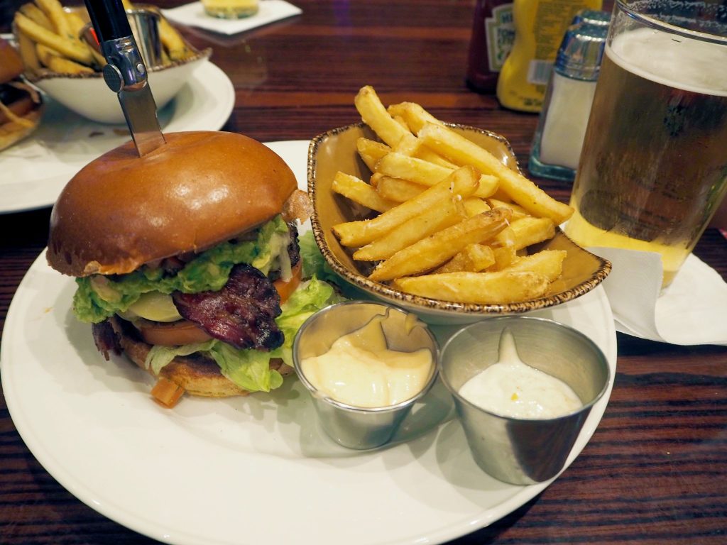 Laura Kate Lucas - Manchester Fashion and Lifestyle Blogger | Hard Rock Cafe Menu Local Burger Review