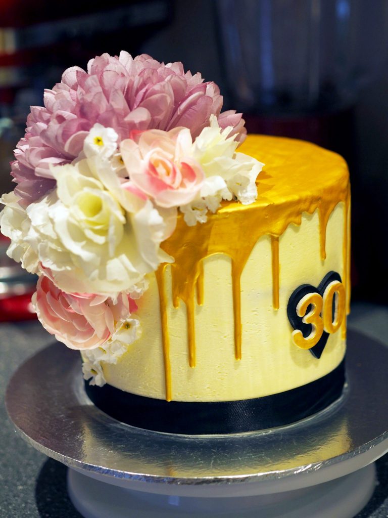 Laura Kate Lucas - Manchester Lifestyle and Fashion Blogger - Cake Baking and How to Decorate - Gold Drip Layer Cake with Flowers