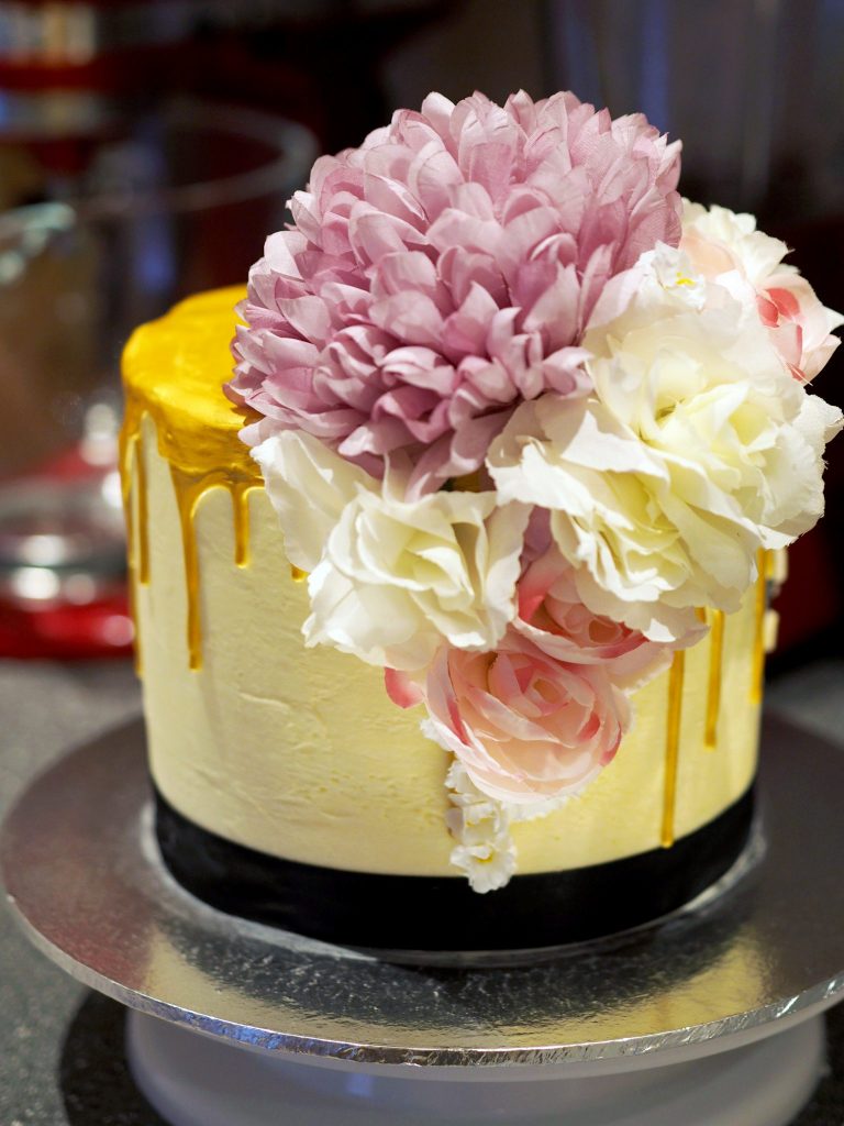 Laura Kate Lucas - Manchester Lifestyle and Fashion Blogger - Cake Baking and How to Decorate - Gold Drip Layer Cake with Flowers