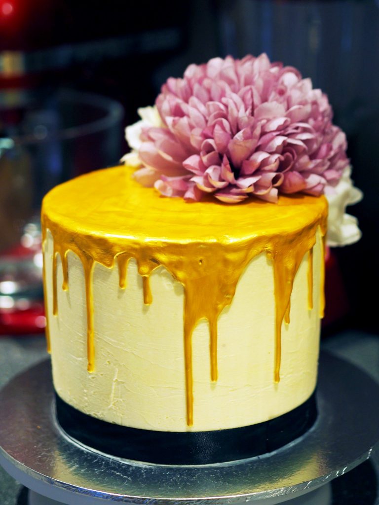 Laura Kate Lucas - Manchester Lifestyle and Fashion Blogger - Cake Baking and How to Decorate - Gold Drip Layer Cake with Flowers