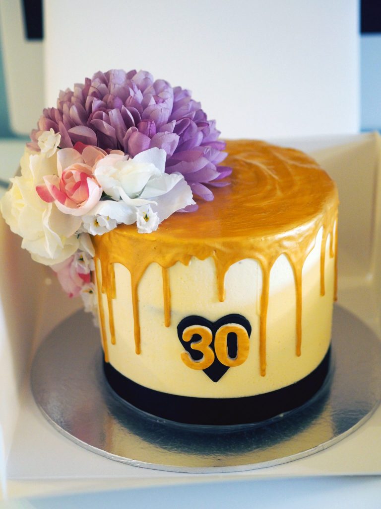 Laura Kate Lucas - Manchester Lifestyle and Fashion Blogger - Cake Baking and How to Decorate - Gold Drip Layer Cake with Flowers