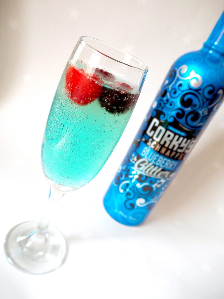 Laura Kate Lucas - Manchester Fashion and Lifestyle Blogger | Corkys Glitter Schnapps Product Review and Cocktail Recipe