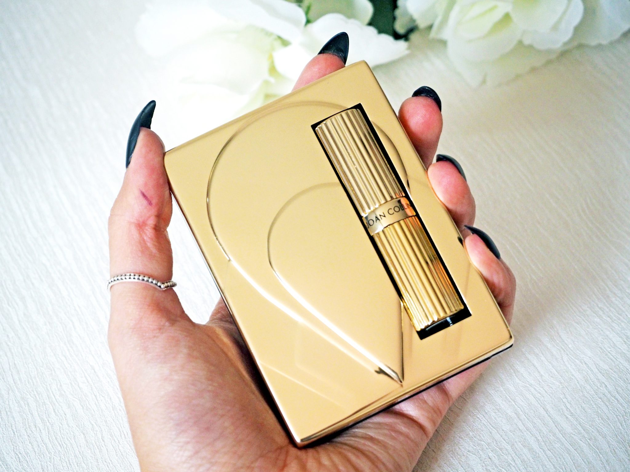 Laura Kate Lucas - Manchester Fashion, Lifestyle and Beauty Blogger | Joan Collins Timeless Beauty Compact Duo Review - Powder and Lipstick