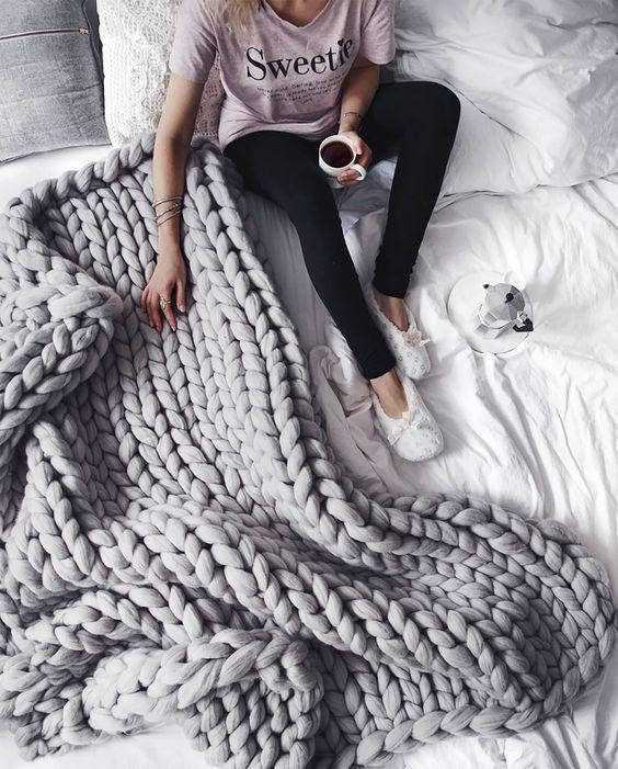 Laura Kate Lucas - Manchester Fashion, Lifestyle and Beauty Blogger | Etsy Christmas Gift Guide - Merino Wool Giant Hand Knitted Super Chunky Blanket Throw