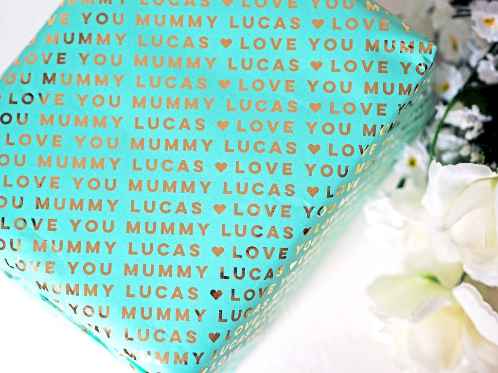 Laura Kate Lucas - Manchester Fashion, Lifestyle and Fitness Blogger | Mother's Day Gift Guide Wrapping Paper Inspo - Pretty Gifted