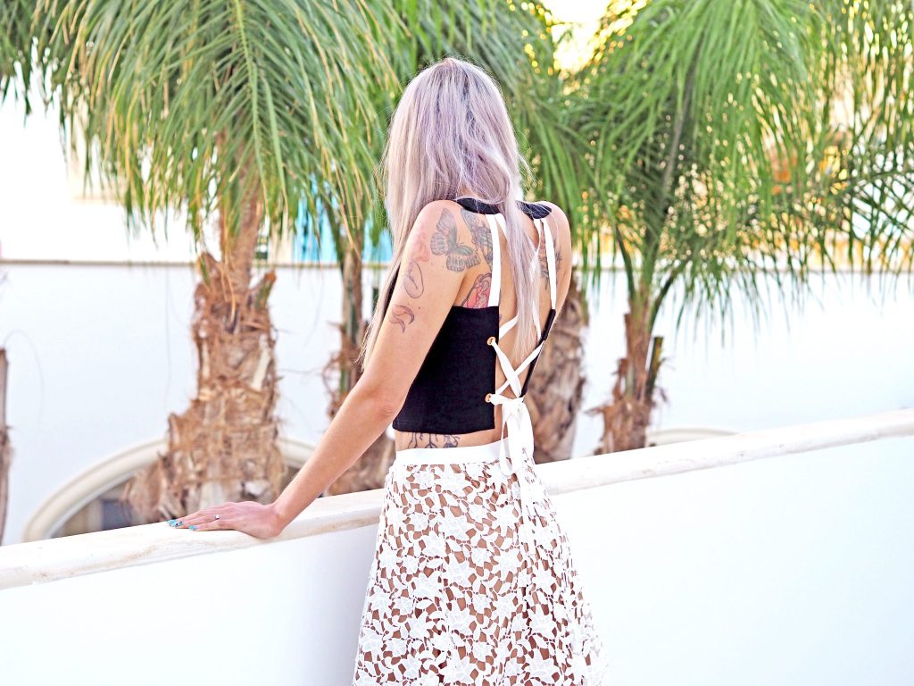 Laura Kate Lucas - Manchester Fashion, Travel and Lifestyle Blogger | Missguided Lace Midi Skirt Outfit