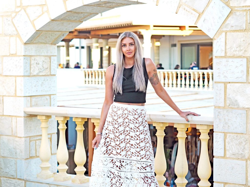 Laura Kate Lucas - Manchester Fashion, Travel and Lifestyle Blogger | Missguided Lace Midi Skirt Outfit