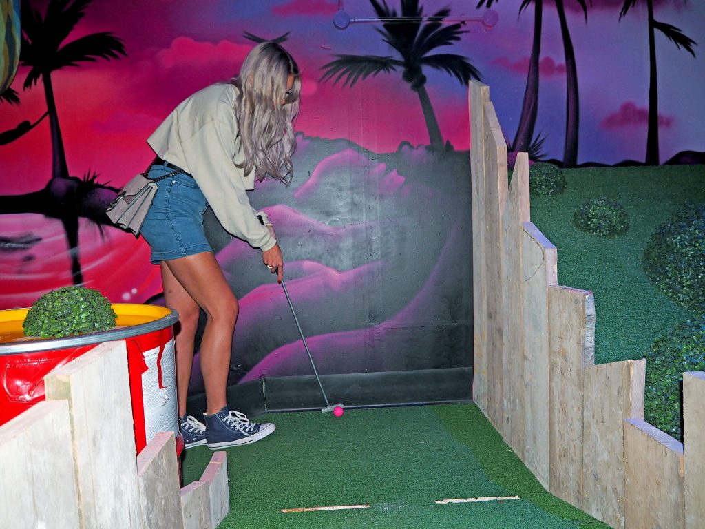 Laura Kate Lucas - Manchester Lifestyle, Fashion and Travel Blogger | Roxy Ballroom Mini Golf and Menu Review