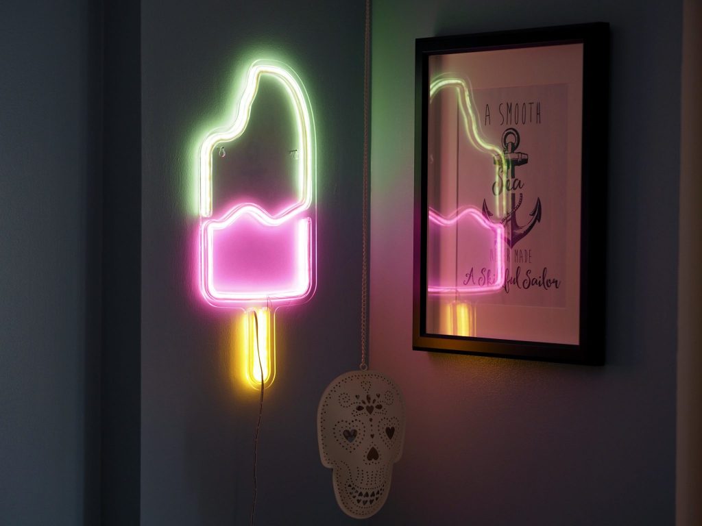 Laura Kate Lucas - Manchester Lifestyle, Fashion and Travel Blogger | Ginger Snap Neon Light - Interior Design Decoration Review