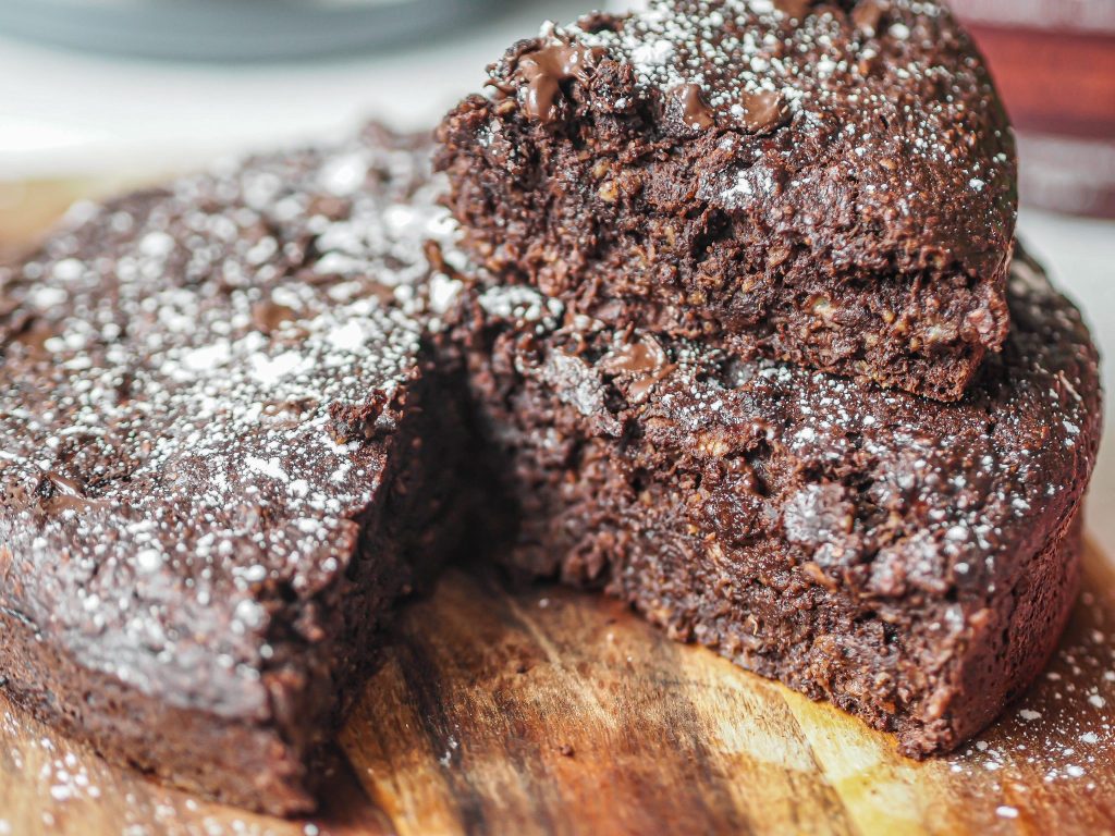 Laura Kate Lucas - Manchester Fashion, Food and Lifestyle Blogger | Healthy Chocolate Banana Cake - Quarantine Bakes