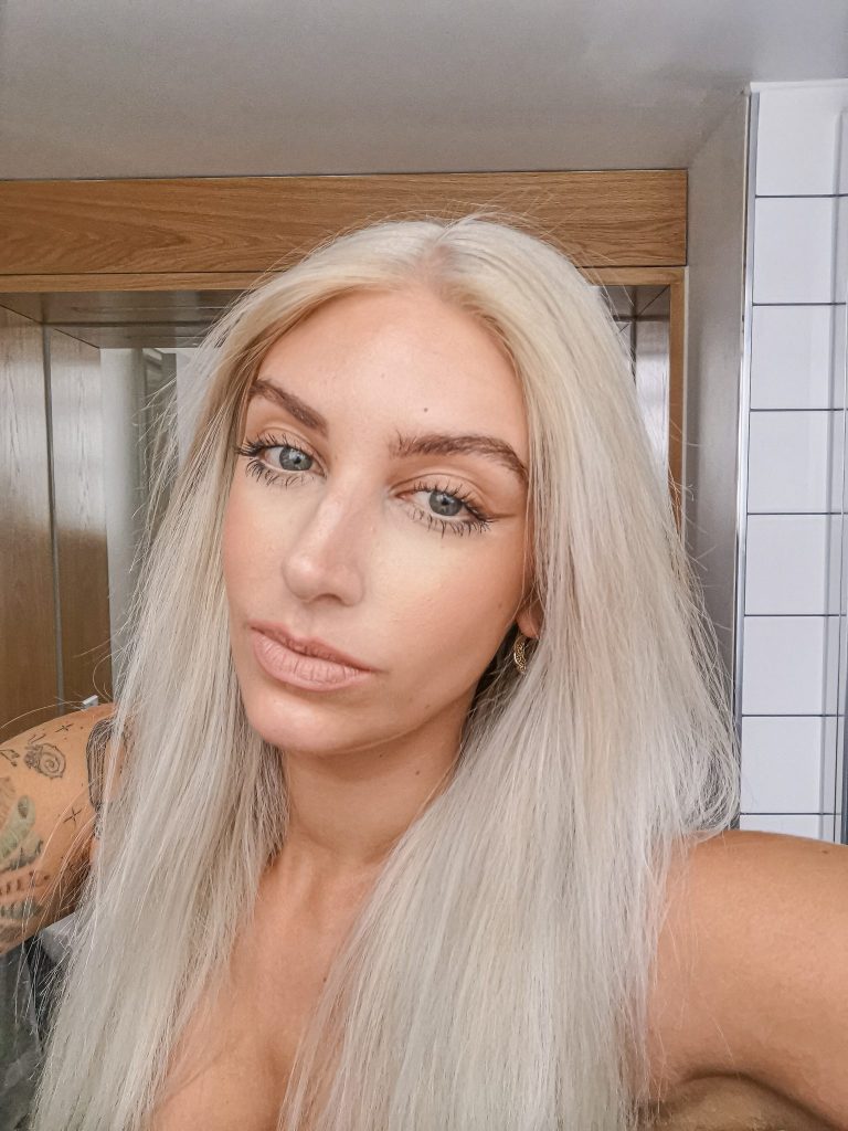 Laura Kate Lucas - Manchester Fashion, Beauty and Lifestyle Blogger | DIY Home Hair Bleach and Dye - Schwarzkopf Blondme Review