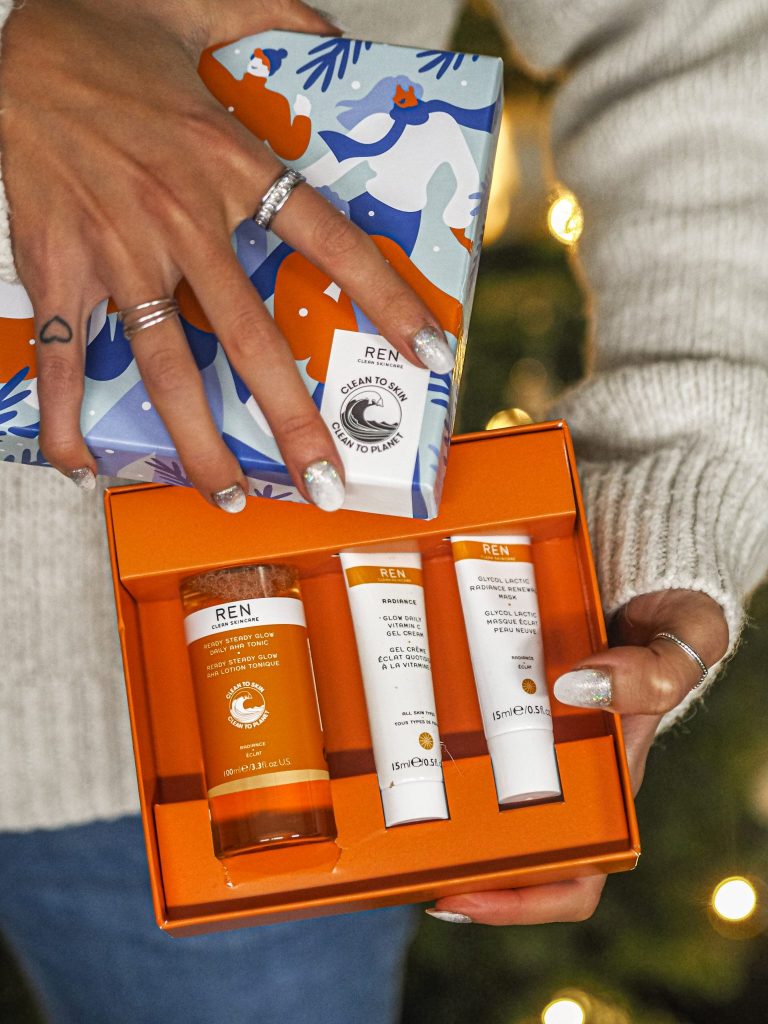 Laura Kate Lucas - Manchester Fashion, Beauty and Lifestyle Blogger | REN SkincareGlow to Go Gift Set from Holland and Barrett