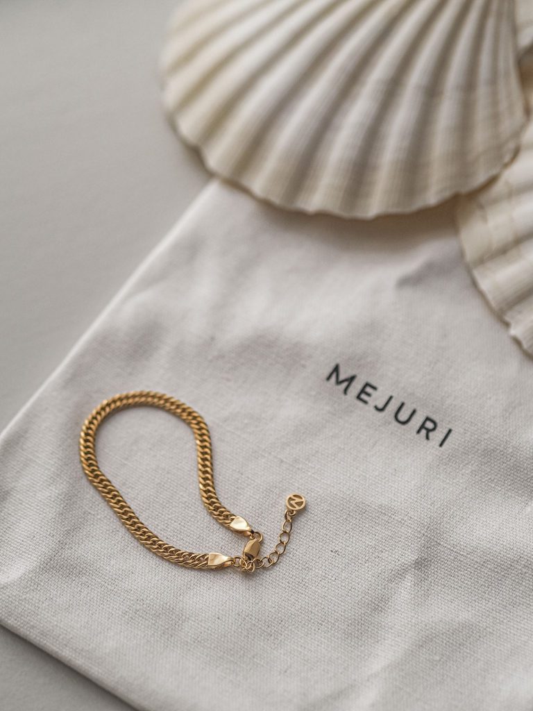 Laura Kate Lucas - Manchester Fashion, Beauty and Lifestyle Blogger | Mejuri Jewellery Gold Bracelet