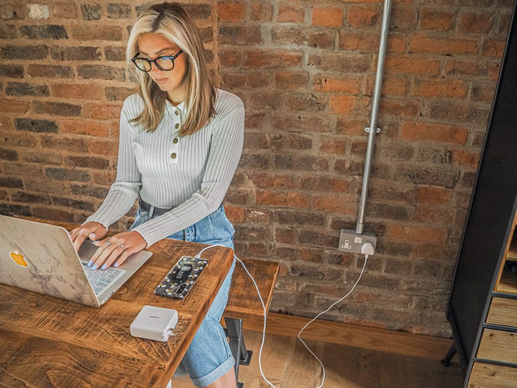 Laura Kate Lucas - Manchester Fashion, Lifestyle and Technology Blogger | Fast Charging with Anker Nano