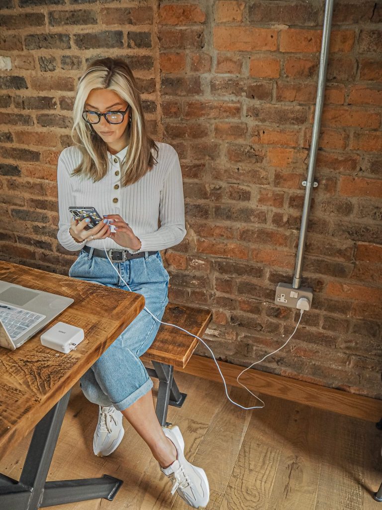 Laura Kate Lucas - Manchester Fashion, Lifestyle and Technology Blogger | Fast Charging with Anker Nano