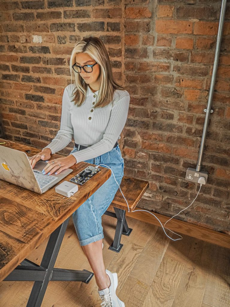 Laura Kate Lucas - Manchester Fashion, Lifestyle and Technology Blogger | Fast Charging with Anker Nano