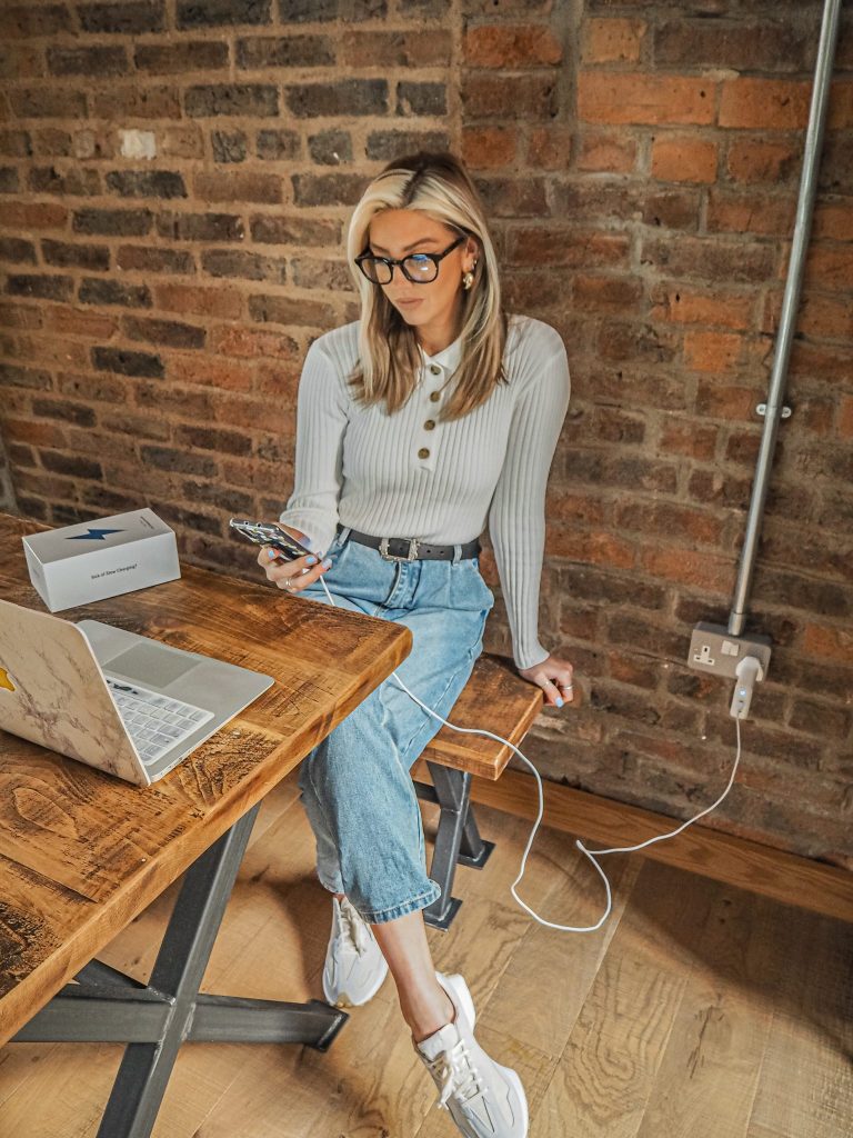 Laura Kate Lucas - Manchester Fashion, Lifestyle and Technology Blogger | Fast Charging with Anker Nano