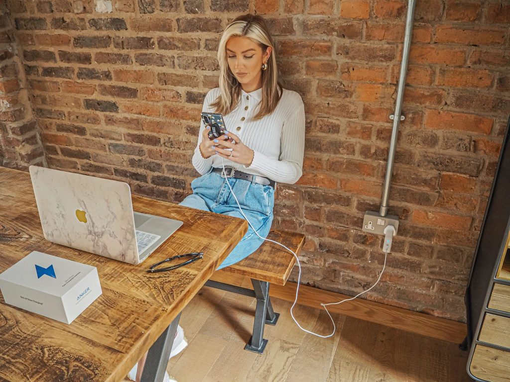 Laura Kate Lucas - Manchester Fashion, Lifestyle and Technology Blogger | Fast Charging with Anker Nano