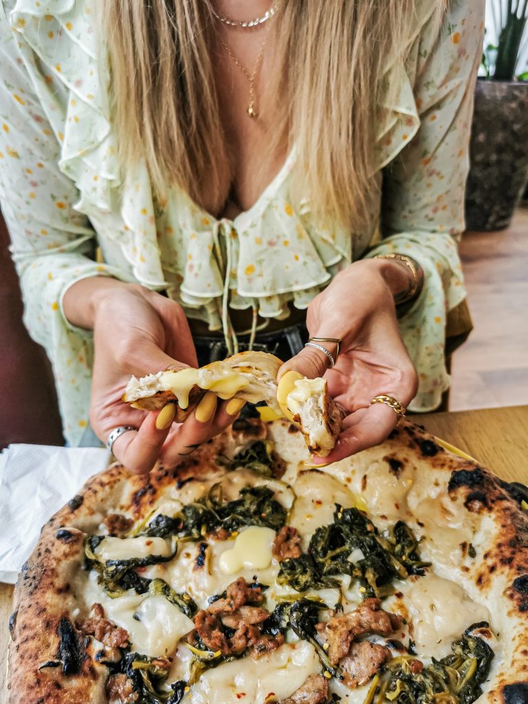 Laura Kate Lucas - Manchester Food, Fashion and Lifestyle Blogger | Purezza Vegan Pizza Restaurant Review