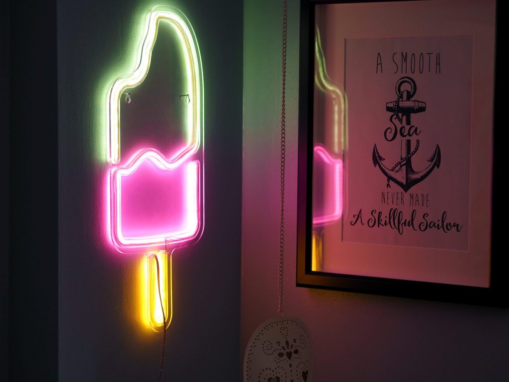 Laura Kate Lucas - Manchester Lifestyle, Fashion and Travel Blogger | Ginger Snap Neon Light - Interior Design Decoration Review