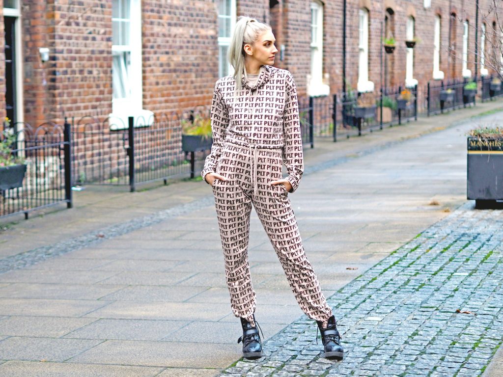 Laura Kate Lucas - Manchester Fashion, Fitness and Travel Blogger | Pretty Little Thing Activewear Logo Joggers and Cropped Hoodie Co-ord