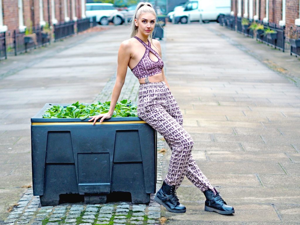 Laura Kate Lucas - Manchester Fashion, Fitness and Travel Blogger | Pretty Little Thing Activewear Logo Joggers and Cropped Hoodie Co-ord